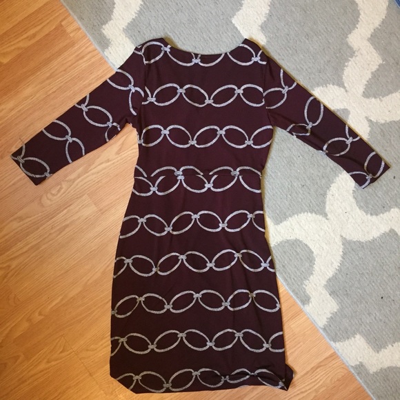 Gills mid length burgundy dress with chain design - Picture 3 of 4
